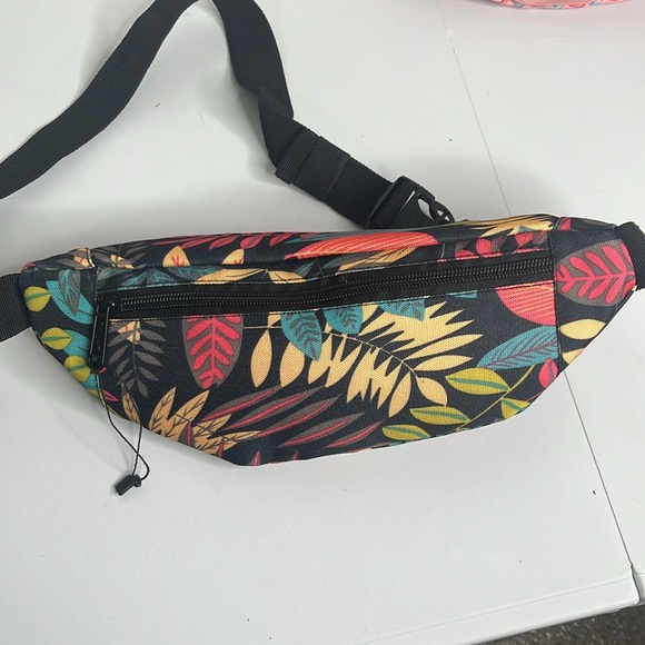 Tinyat Fanny Pack NWOT Floral multi Color lots of space inside - Picture 3 of 8